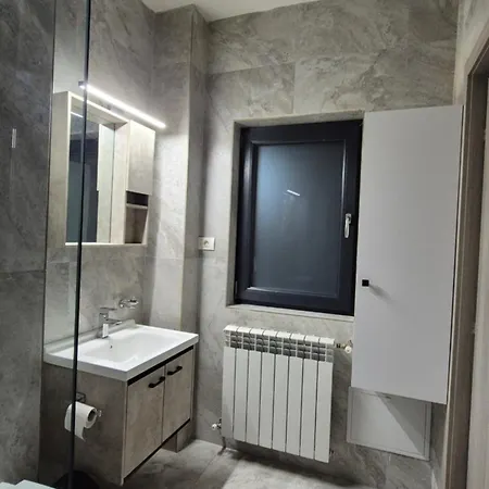 Apartman Sisi